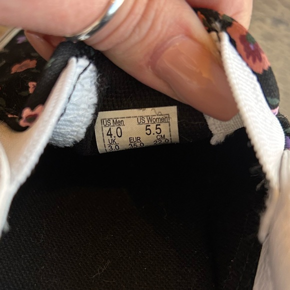 🛹 VANS Floral Slip-On Shoes - Black and Purple - Picture 8 of 8